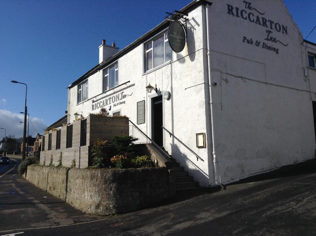 Riccarton Inn Currie Екстериор снимка