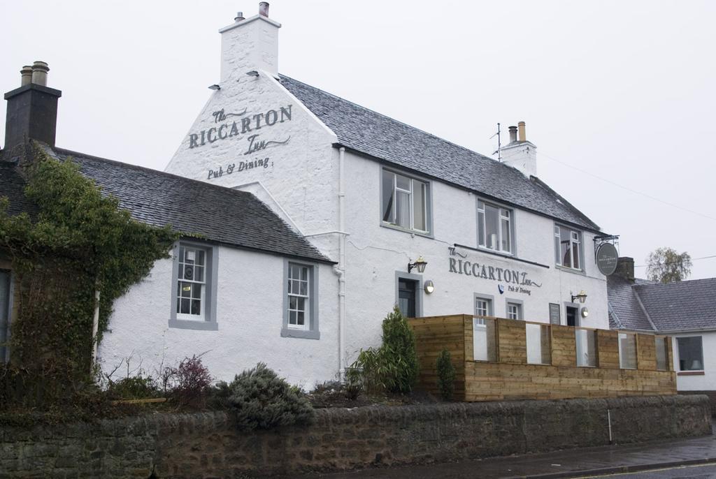 Riccarton Inn Currie Екстериор снимка