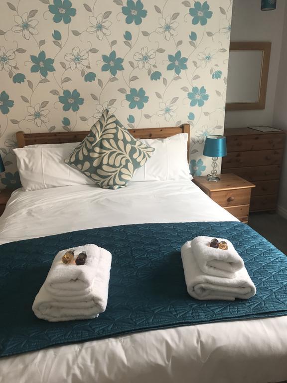 Riccarton Inn Currie Екстериор снимка
