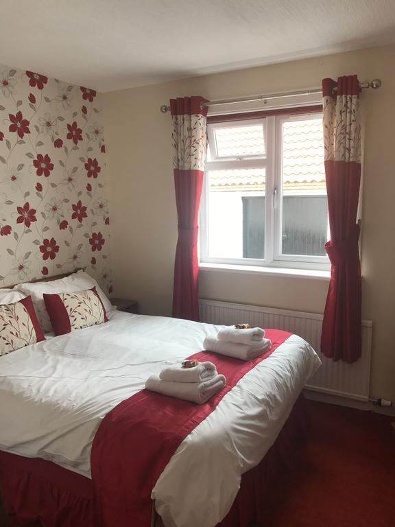 Riccarton Inn Currie Екстериор снимка