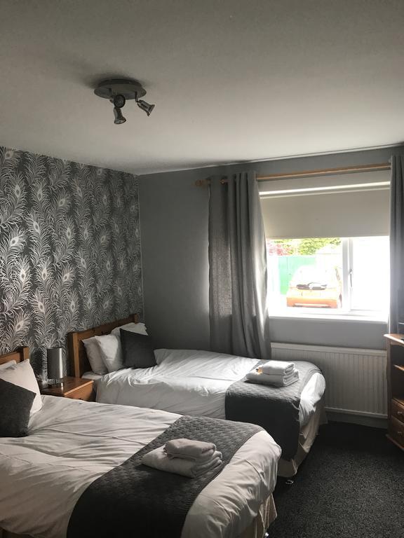 Riccarton Inn Currie Екстериор снимка
