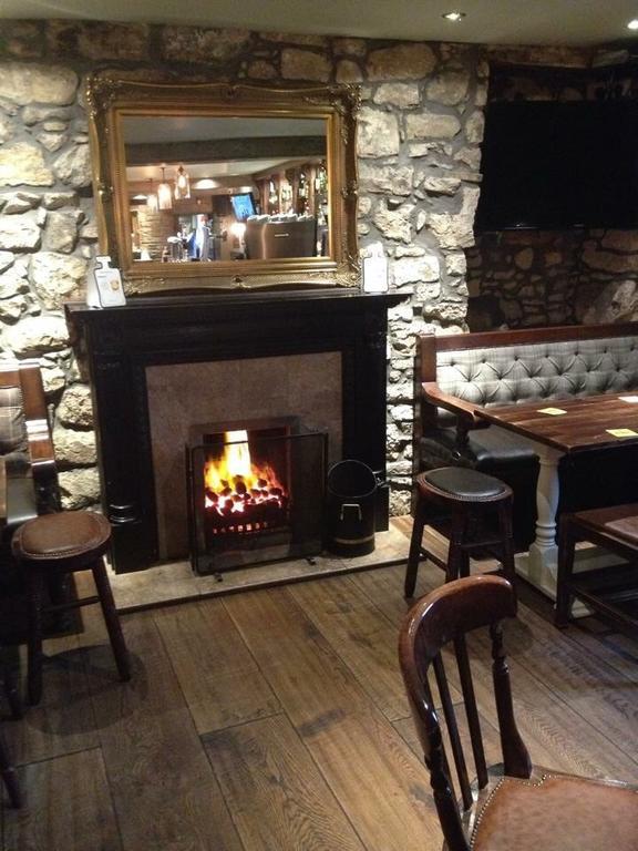 Riccarton Inn Currie Екстериор снимка